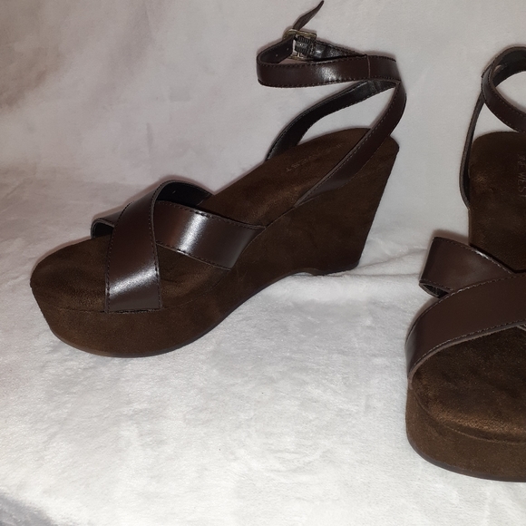 Nine West wedges. Size 8. Never worn - Picture 3 of 6